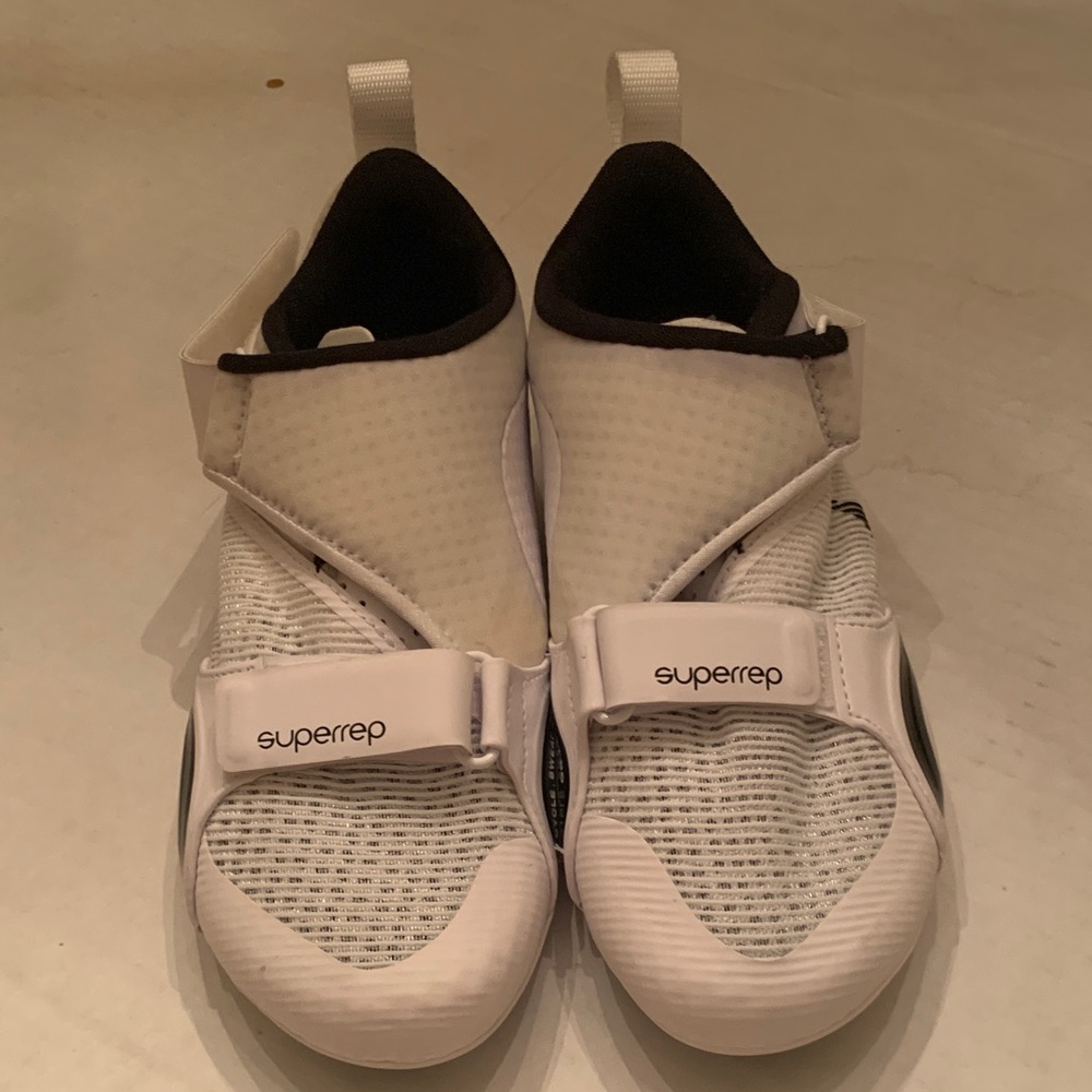 NIKE VGUC Superrep Women's White Cycle women’s 5 1/2